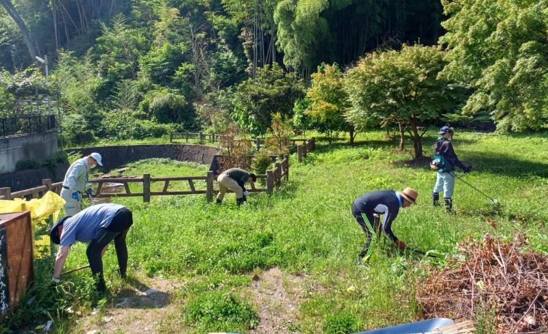 地域貢献活動(草刈り)を行いました
